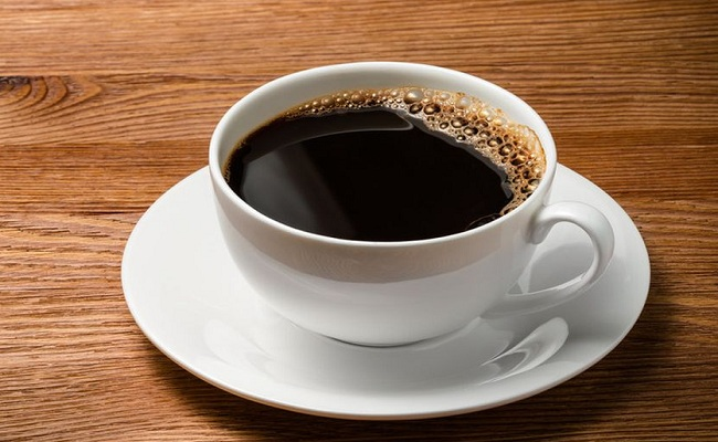 mengkonsumsi kopi hitam tanpa gula