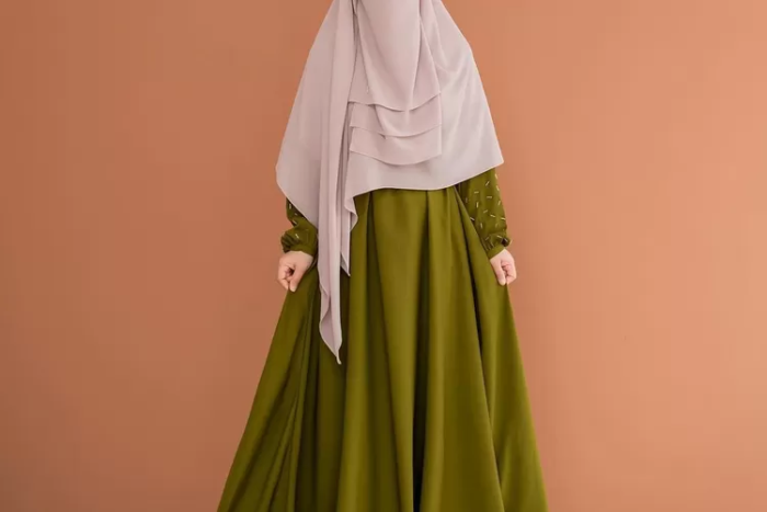 5. Kombinasi gamis dan hijab